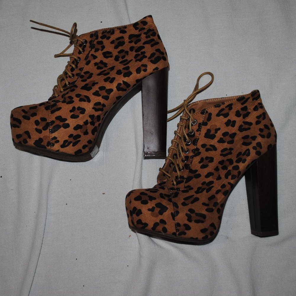 NEW SZ10 LEOPARD PRINT PLATFORM BOOTIES